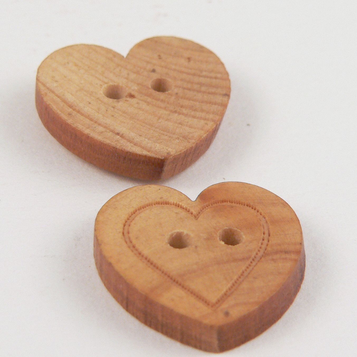 100x Wooden Heart Shape Buttons for Crafts Supplies Sewing 2 Holes 13x15mm